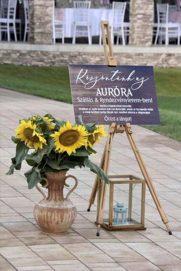 Aurora Rendezvenyterem & Szallas Jászapáti Exteriör bild